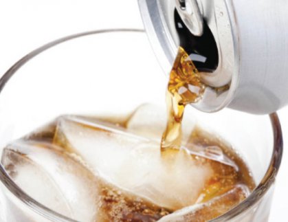 10 أسباب لابتعادك عن المشروبات الغازية