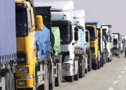 سائقو الشاحنات يتظاهرون احتجاجا على التوقيتات الجديدة لدخولهم العاصمة بغداد