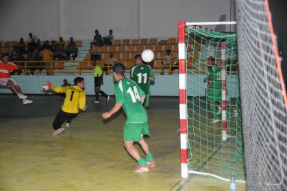 وزارة الشباب والرياضة تنظم بطولة كأس الوزارات بخماسي الكرة