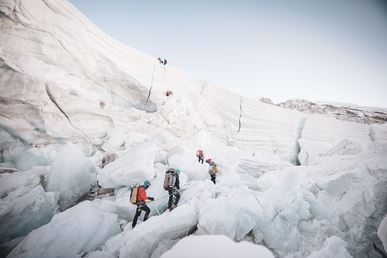 متسلقان يحطمان الرقم القياسي لصعود جبل إيفرست