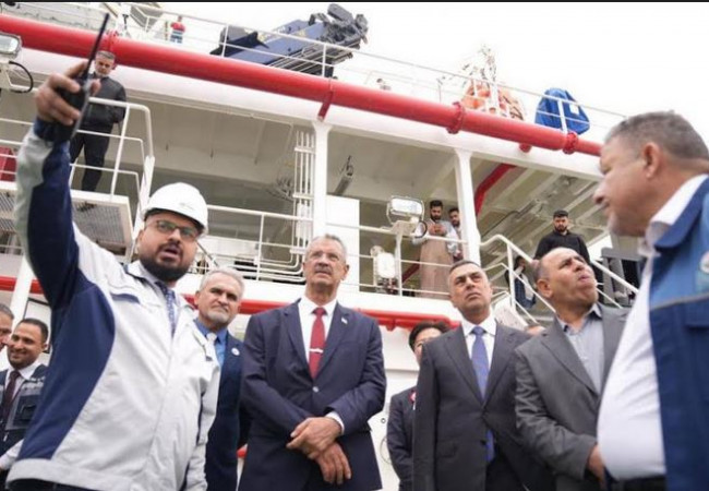 وزير النفط يشرف على تدشين السفينة التخصصية العملاقة {شناشيل} في ميناء ام قصر