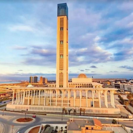 الجزائر تفتتح ثالث أكبر مسجد بالعالم