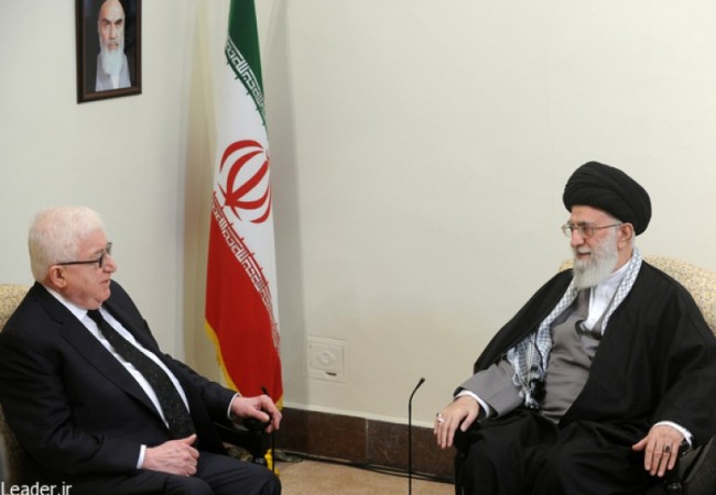 السيد الخامنئي يؤكد لمعصوم التزام ايران بدعم العراق في حربه ضد الارهاب