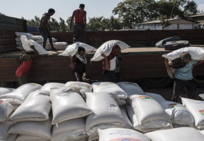 أول قافلة مساعدات دولية تدخل عاصمة إقليم تيغراي الإثيوبي