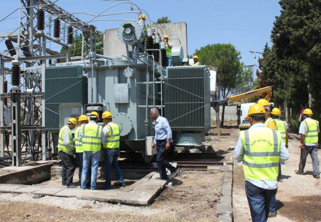 الكهرباء وامانة بغداد تبحثان تجهيز الطاقة الكهربائية لمشاريع إنتاج الماء الصافي