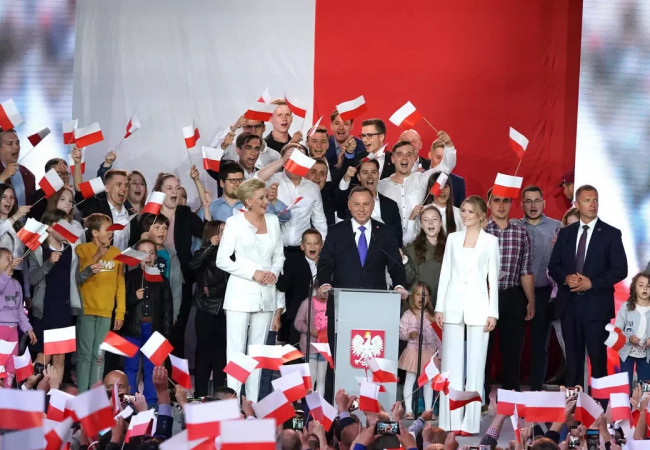 المحافظ أندريه دودا رئيسا لبولندا لولاية ثانية