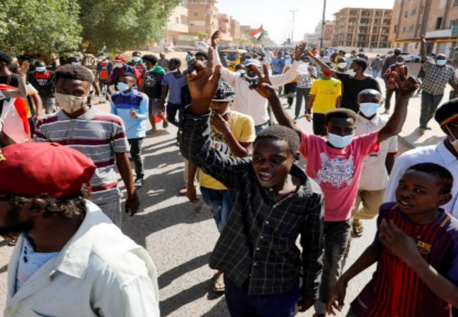 آلاف المتظاهرين الغاضبين في السودان في الذكرى الثانية للانتفاضة