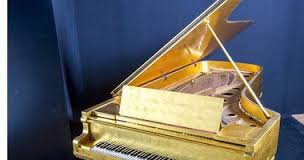 العثور على كنز من الذهب داخل بيانو أثري