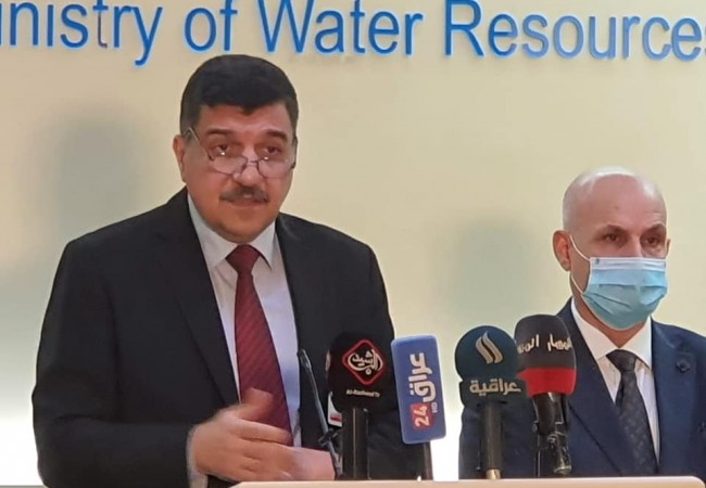 وزير الموارد المائية يؤكد على أهمية إزالة التجاوزات عن محرمات الأنهر