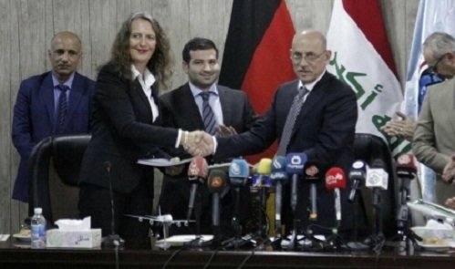 النقل توقع اتفاقية مع لوفتهانزا الالمانية لتطوير الخطوط الجوية والمطارات العراقية