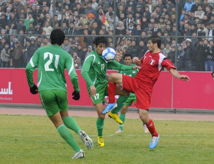 العراق يواجه سوريا في مباراة رفع الحظر الدولي بمدينة البصرة الرياضية