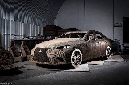 شركة«لكزس» تصنع سيارة من الكرتون يمكن قيادتها