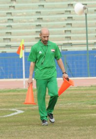 قطر يكرم شنيشل بعد فسخ عقده وينتدب البرازيلي لاتزروني بديلا عنه