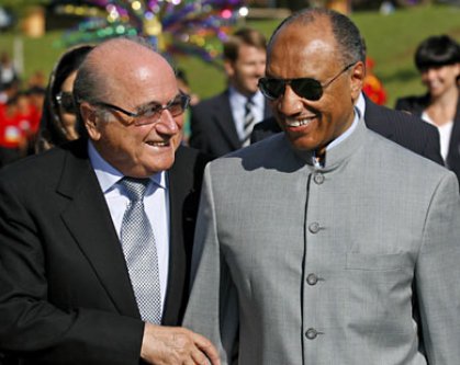 بلاتر يتهم ساركوزي بالتدخل لصالح قطر ضد الولايات المتحدة !