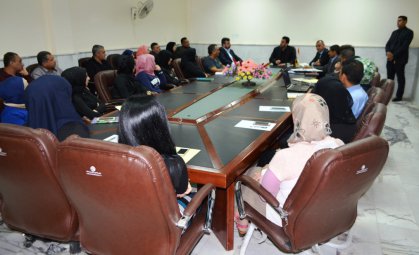 وزير الشباب والرياضة يثمن عمل دائرة الاستثمار ويدعو الى التوسع في المشاريع الجديدة