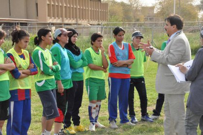 اتحاد الكرة يسمي عباس برازيلي مدربا للمنتخب النسوي