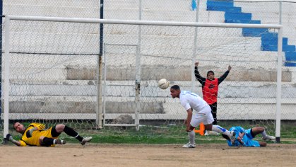 قاسم يعد الجماهير البيضاء بلقب البطولة والزوراء ينتظر المتأهل من موقعة الجوية ودهوك