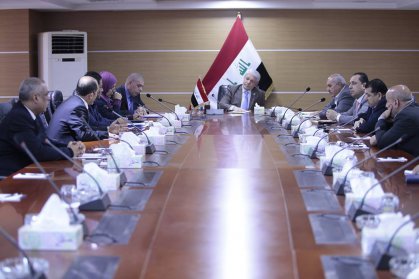 الزبيدي يعقد اجتماعاً موسعاً مع عدد من قيادات وزارة النقل