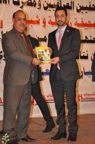 وزير الشباب يتسلم النسخة الأولى من كتاب السلمان