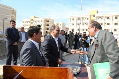 محافظ ذي قار يوزع 380 شقة سكنية في مجمع الشموخ على الشرائح المستفيده