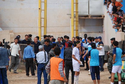 إصابة لاعب وشرطيين بأحداث شغب بمباراة فريقي الديوانية وآل بدير