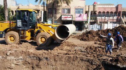 أمانة بغداد تنجز  إصلاح تخسف في شبكة تصريف مياه الصرف الصحي والأمطار في الاعظمية”.