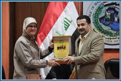 منظمة عيون الثقافة الإنسانية تكرم وزير العمل