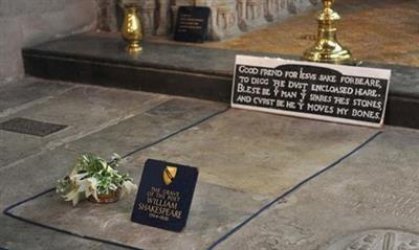 استخدام المسح الاشعاعي لرؤية ما في قبر شكسبير