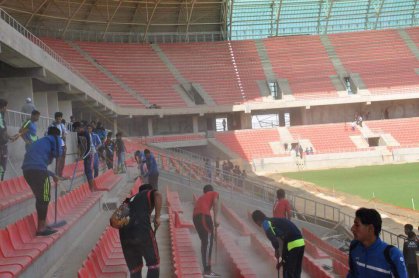 الشباب والرياضة تنفذ حملة كبرى للعمل الطوعي في ملعب كربلاء الدولي