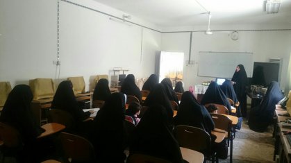 محاضرة للشعبة النسوية عن أعداد المدربين وتوزيع تبرعات الوزارة على عوائل الحشد الشعبي