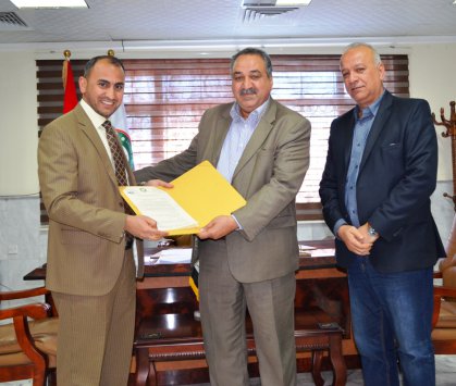 وزارة الشباب والرياضة تؤجر قاعة الشعب للالعاب الرياضية الى أتحادي السلة والطائرة