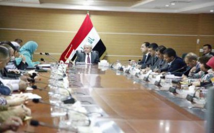 الزبيدي يناقش مع مدراء الأقسام ومعاونيهم معوقات العمل في وزارة النقل