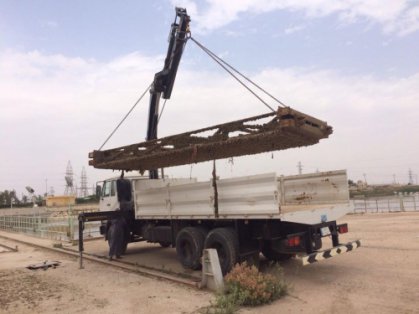 صيانة المشبكات المانعة للعوالق وتنظيفها للمصب العام لضمان انسيابية تدفق المياه