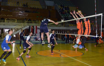 الشرطة يعبر محطة غاز الجنوب بنجاح ويتأهل إلى بطولة المسدس الذهبي للناشئين بالكرة الطائرة