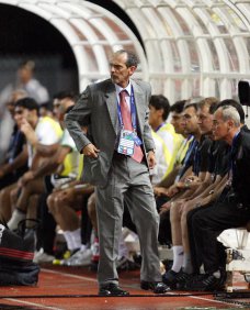 لاصحة لتولي فييرا تدريب المنتخب الرديف