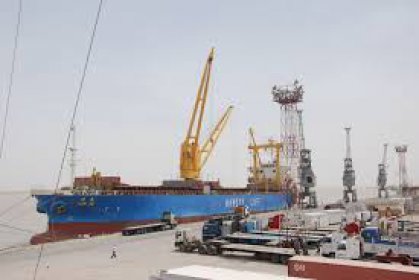 الشركة الفلبينية تصب الخرسانة لارصفتها الثلاثة في ميناء ام قصر الشمالي