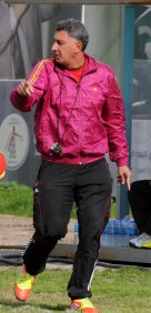 النفط يجدد عقد مدرب فريقه الكروي حسن احمد