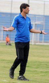 القوة الجوية يتمسك بمدربه دحام للموسم المقبل