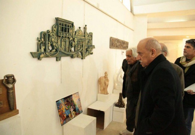 وزير النقل يفتتح معرض الوزارة  في جمعية الفنانين التشكيليين