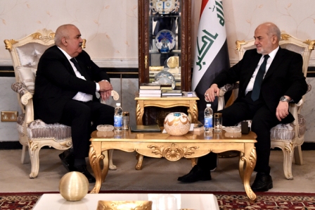 كشف السفير الجزائري في بغداد، عبد القادر بن شاعة بان” وزير خارجيَّة الجزائر ينوي زيارة بغداد قريباً.