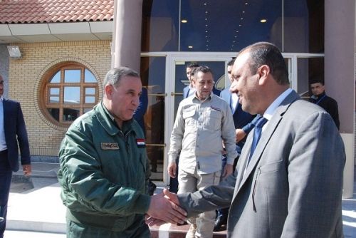 محافظ النجف الاشرف ووزير الدفاع يناقشان الواقع الامني في المحافظة