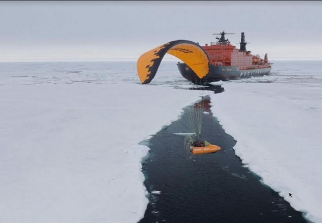 الرحالة الروسي كونيوخوف يسجل رقما قياسيا عالميا للتحليق بطائرة شراعية في القطب الشمالي