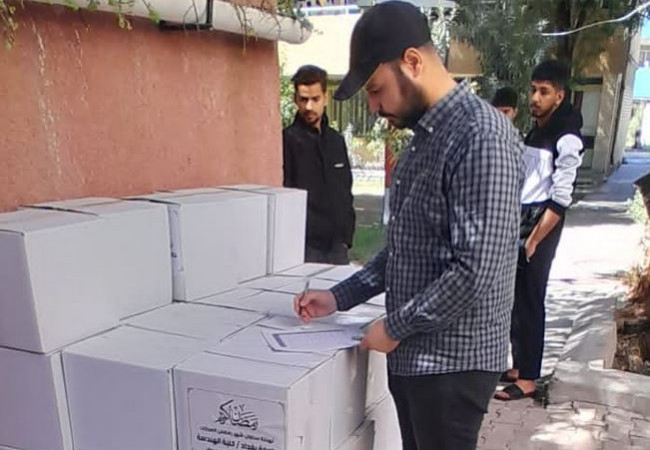 جامعة بغداد تنظم مبادرة رمضانية لتوزيع سلات غذائية بين طلبة الاقسام الداخلية