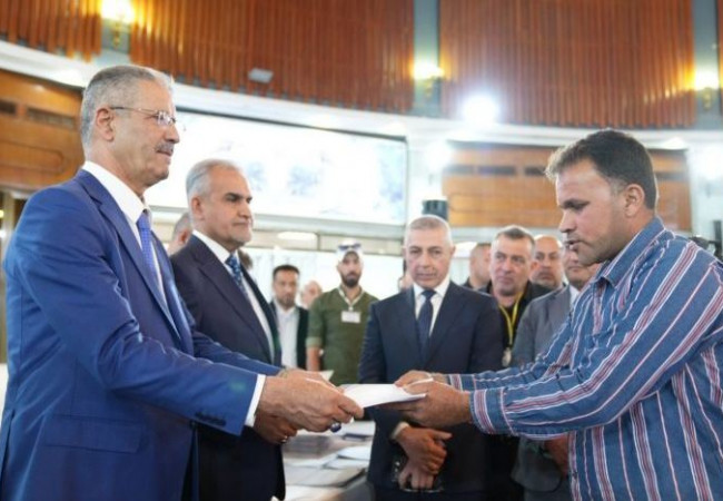 وزير النفط يوزع 6598 قطعة أرض سكنية بين منتسبي شركة نفط البصرة