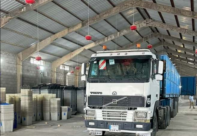 الأسطول البري تُسهمُ في نقلِ سلاتٍ رمضانيةٍ لمؤسسةِ اليتيمِ الخيرية.