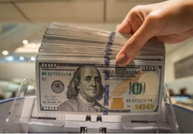 الدولار ينخفض في اسواق بغداد