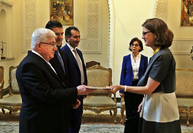 رئيس الجمهورية يتسلم أوراق السفيرة السويدية الجديدة ويدعو لدعم العراق