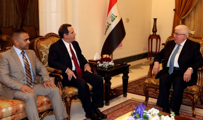 معصوم وجونز يبحثان الدعم العسكري ومساعدة النازحين