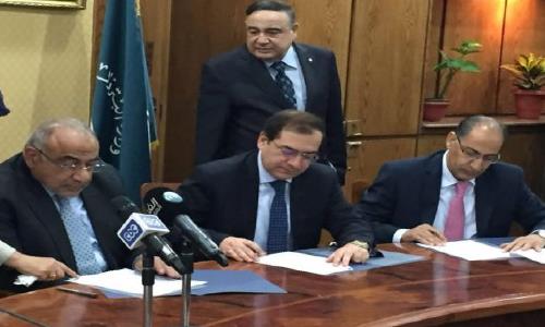 وزير النفط يوقع مذكرة تفاهم مع الجانب المصري للتعاون في مجالات النفط والغاز والبنى التحتية