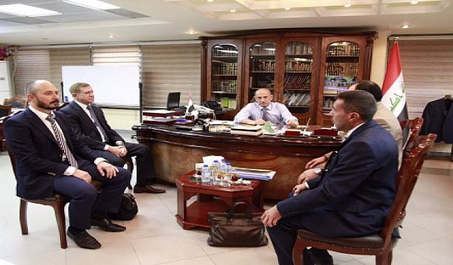 وزير النقل يبحث مع وفد روسي سبل تطوير واقع الطيران في العراق